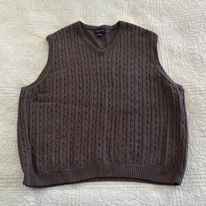 Harbor Bay V-Neck Cable Knit Sweater Vest - Gray